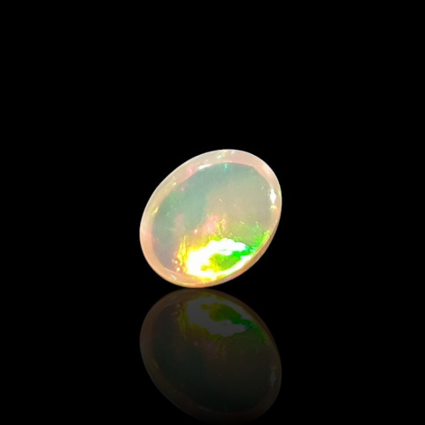 Opal z Etiopii kaboszon 9x7 mm nr 726