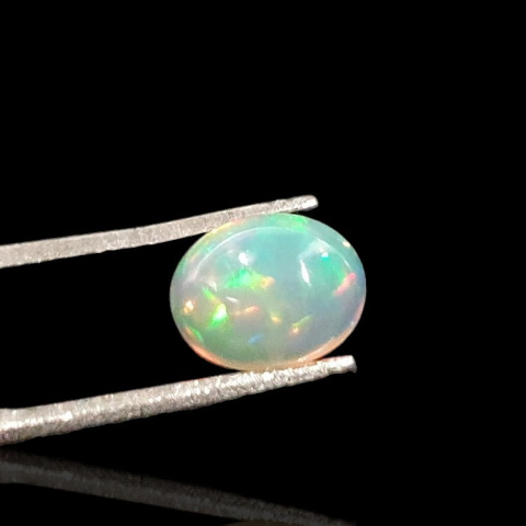 Opal z Etiopii kaboszon 9x7 mm nr 728