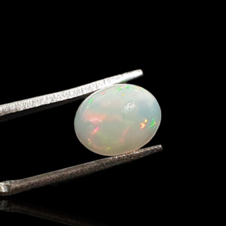 Opal z Etiopii kaboszon 9x7 mm nr 729