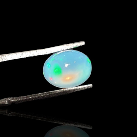 Opal z Etiopii kaboszon 9x7 mm nr 730