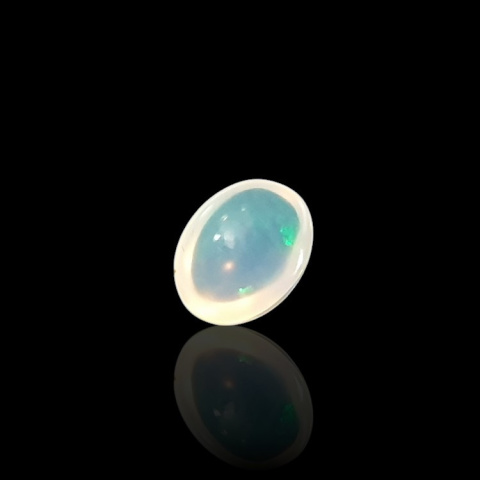 Opal z Etiopii kaboszon 9x7 mm nr 730