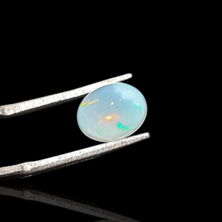 Opal z Etiopii kaboszon 9x7 mm nr 734