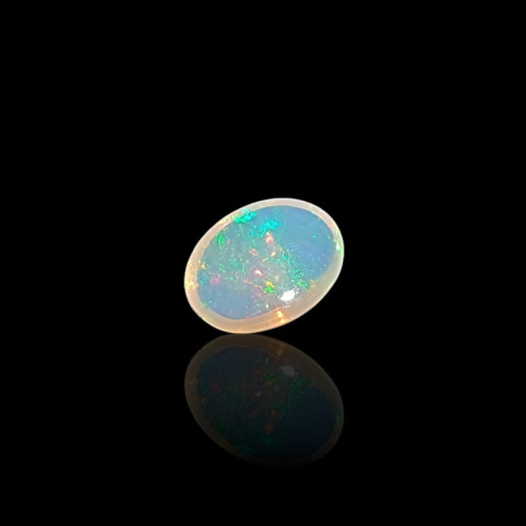 Opal z Etiopii kaboszon 9x7 mm nr 736