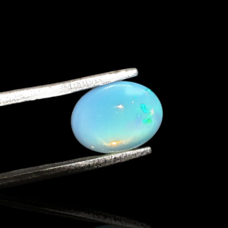 Opal z Etiopii kaboszon 9x7 mm nr 737