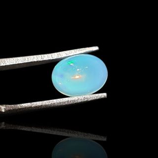 Opal z Etiopii kaboszon 9x7 mm nr 737