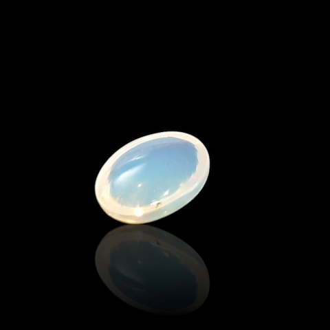 Opal z Etiopii kaboszon 9x7 mm nr 737