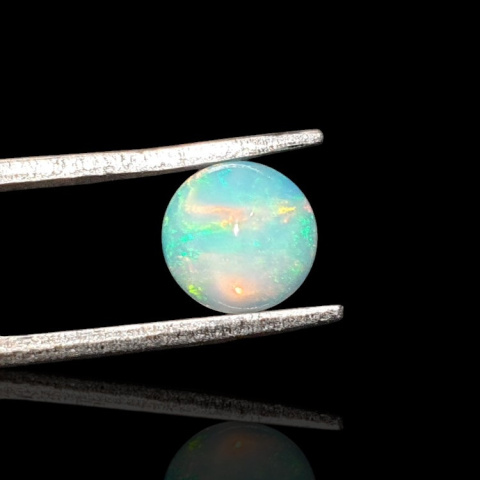 Opal z Etiopii kaboszon fi 7 mm nr 795