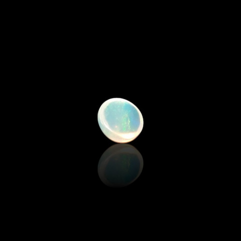 Opal z Etiopii kaboszon fi 7 mm nr 795