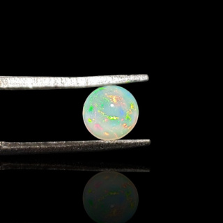 Opal z Etiopii kaboszon fi 6 mm nr 831