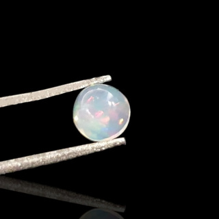 Opal z Etiopii kaboszon fi 6 mm nr 837