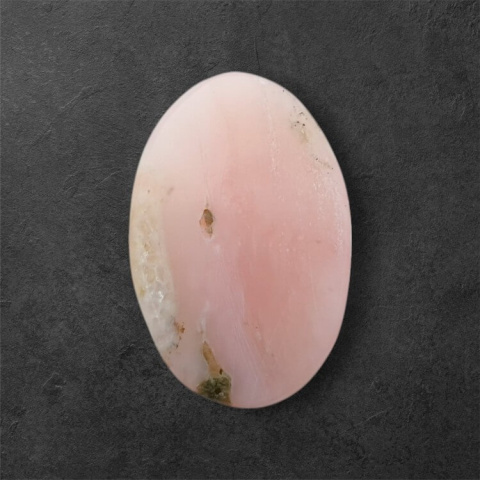 Opal różowy kaboszon 23x15 mm nr 111