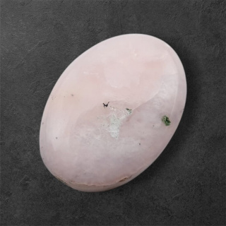 Opal różowy kaboszon 26x19 mm nr 93