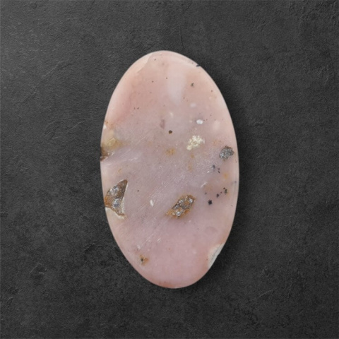 Opal różowy kaboszon 32x19 mm nr 102