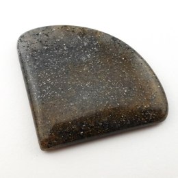 Czarny kamień słoneczny kaboszon ~46x37 mm nr 17