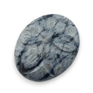 Obsydian śnieżny kaboszon carving 24x19 mm nr 41