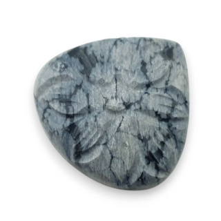 Obsydian śnieżny kaboszon carving 25x25 mm nr 35