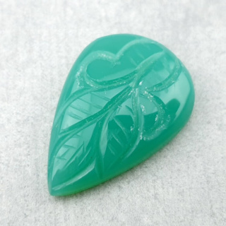 Chalcedon chryzo kaboszon carving 27x18 mm nr 58