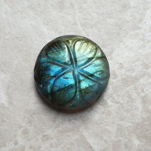 Labradoryt kaboszon carved fi 21 mm nr 136 Labradoryt kaboszon carved fi 21 mm nr 136