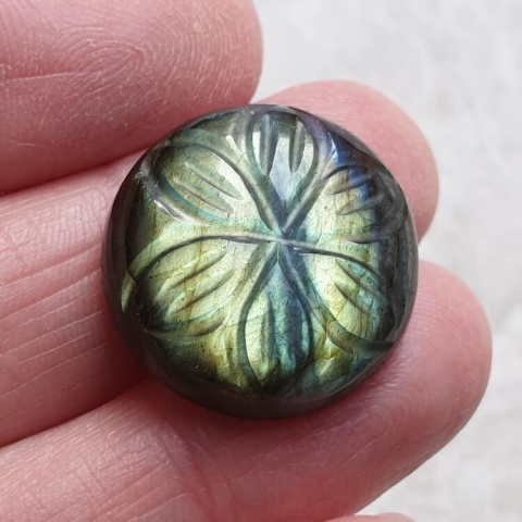 Labradoryt kaboszon carved fi 21 mm nr 141 Labradoryt kaboszon carved fi 21 mm nr 141