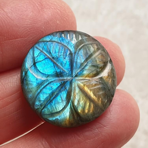 Labradoryt kaboszon carved fi 22 mm nr 153 Labradoryt kaboszon carved fi 22 mm nr 153
