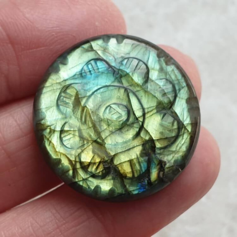 Labradoryt kaboszon carved fi 22 mm nr 169 Labradoryt kaboszon carved fi 22 mm nr 169