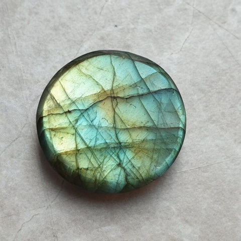 Labradoryt kaboszon carved fi 22 mm nr 169 Labradoryt kaboszon carved fi 22 mm nr 169