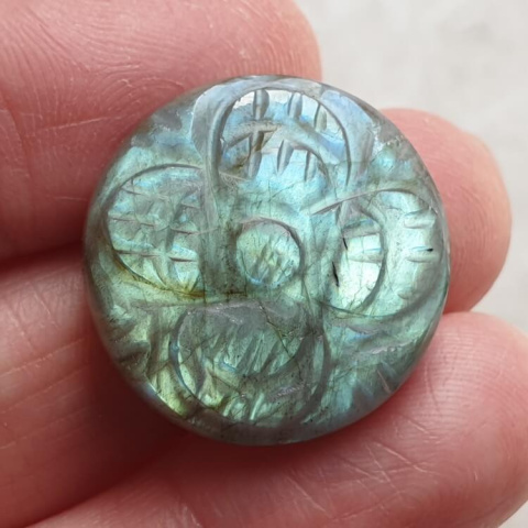 Labradoryt kaboszon carved fi 22 mm nr 203 Labradoryt kaboszon carved fi 22 mm nr 203