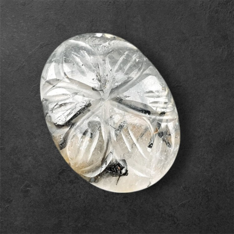 Kwarc z turmalinem kaboszon carved 23x17 mm nr 44 Kwarc z turmalinem kaboszon carved 23x17 mm nr 44