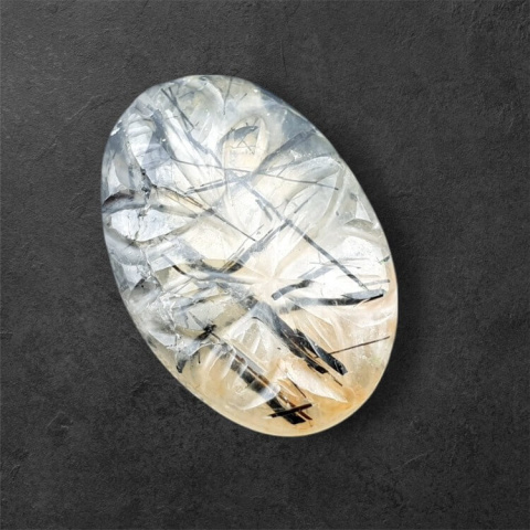 Kwarc z turmalinem kaboszon carving 26x18 mm nr 51 Kwarc z turmalinem kaboszon carving 26x18 mm nr 51
