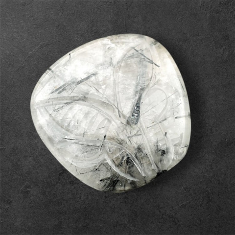 Kwarc z turmalinem kaboszon carved 27x26 mm nr 4 Kwarc z turmalinem kaboszon carved 27x26 mm nr 4