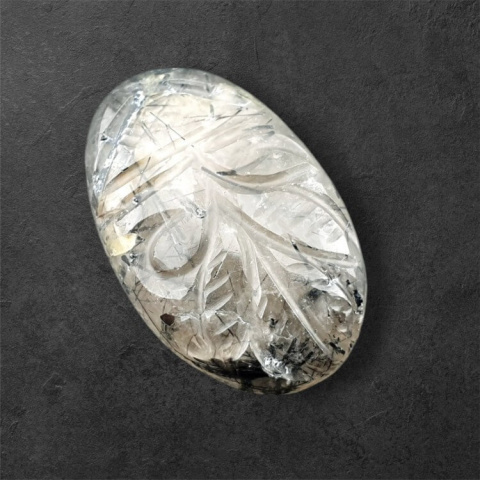 Kwarc z turmalinem kaboszon carved 28x18 mm nr 42 Kwarc z turmalinem kaboszon carved 28x18 mm nr 42