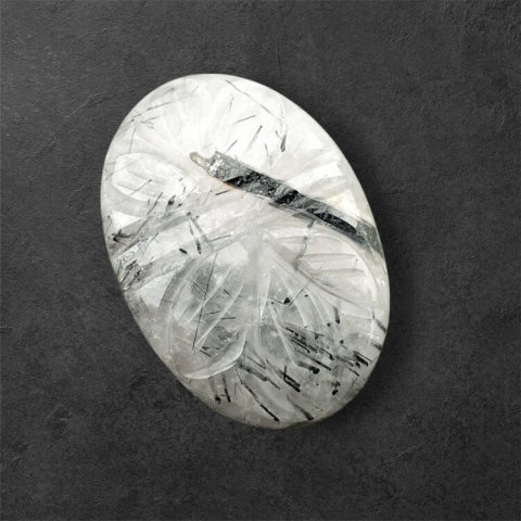 Kwarc z turmalinem kaboszon carving 28x20 mm nr 18 Kwarc z turmalinem kaboszon carving 28x20 mm nr 18