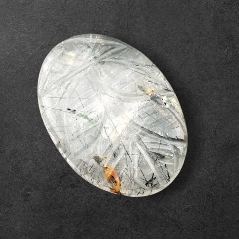 Kwarc z turmalinem kaboszon carved 28x20 mm nr 57 Kwarc z turmalinem kaboszon carved 28x20 mm nr 57
