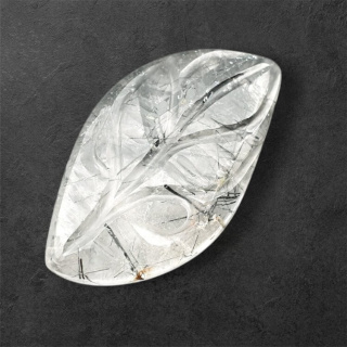 Kwarc z turmalinem kaboszon carving 31x18 mm nr 50