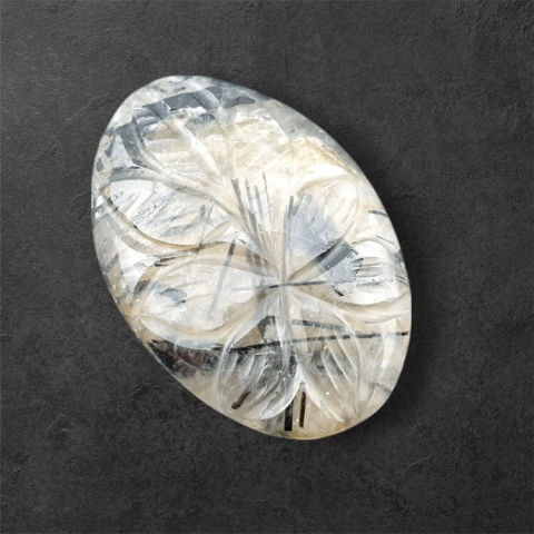 Kwarc z turmalinem kaboszon carving 31x21 mm nr 2 Kwarc z turmalinem kaboszon carving 31x21 mm nr 2
