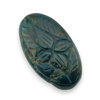 Heliotrop kaboszon carving 35x20 mm nr 6