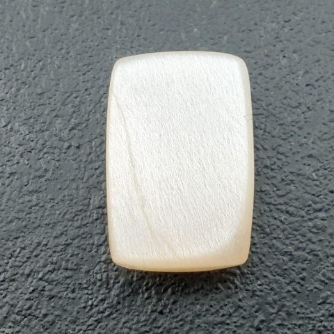 Kamień księżycowy biały kaboszon carved 20x13 mm nr 214 Kamień księżycowy biały kaboszon carved 20x13 mm nr 214