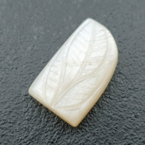 Kamień księżycowy biały kaboszon carving 20x13 mm nr 267 Kamień księżycowy biały kaboszon carving 20x13 mm nr 267