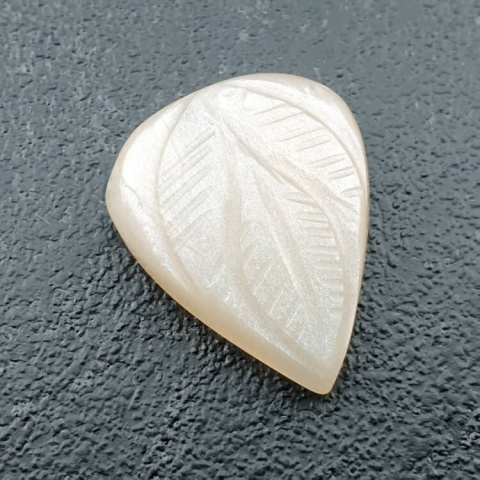 Kamień księżycowy biały kaboszon carving 21x17 mm nr 251 Kamień księżycowy biały kaboszon carving 21x17 mm nr 251
