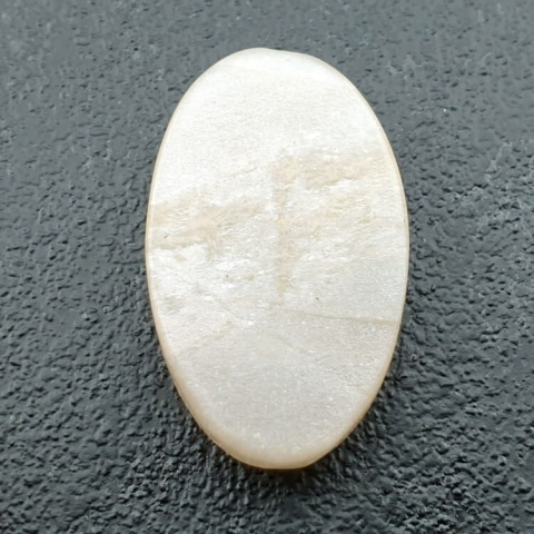 Kamień księżycowy biały kaboszon carving 26x16 mm nr 237 Kamień księżycowy biały kaboszon carving 26x16 mm nr 237