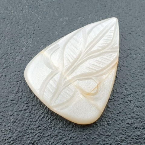 Kamień księżycowy biały kaboszon carving 27x21 mm nr 287 Kamień księżycowy biały kaboszon carving 27x21 mm nr 287