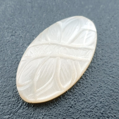 Kamień księżycowy biały kaboszon carving 30x17 mm nr 271 Kamień księżycowy biały kaboszon carving 30x17 mm nr 271