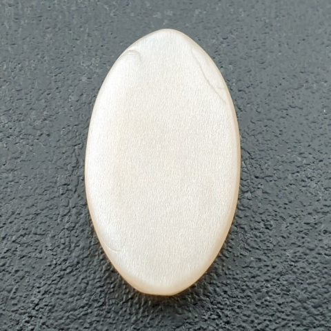 Kamień księżycowy biały kaboszon carving 30x17 mm nr 271 Kamień księżycowy biały kaboszon carving 30x17 mm nr 271