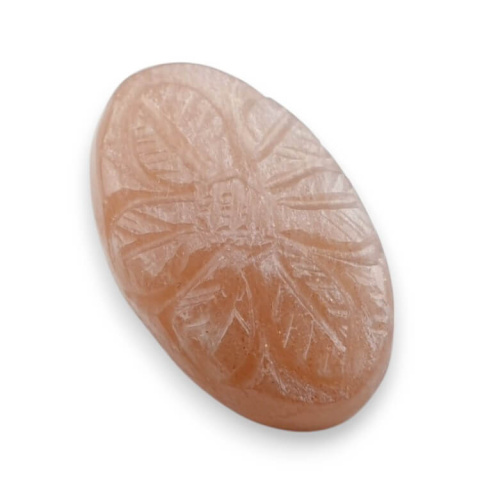 Kamień księżycowy brzoskwiniowy kaboszon carving 25x16 mm nr 9 Kamień księżycowy brzoskwiniowy kaboszon carving 25x16 mm nr 9