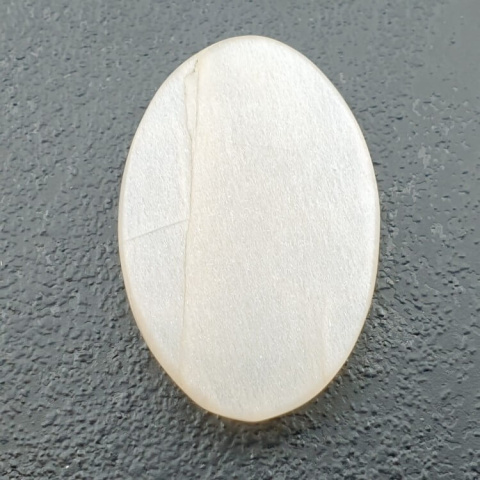 Kamień księżycowy biały kaboszon carving 28x18 mm nr 196 Kamień księżycowy biały kaboszon carving 28x18 mm nr 196