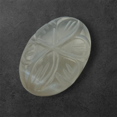 Kamień księżycowy szary kaboszon carving 19x14 mm nr 119 Kamień księżycowy szary kaboszon carving 19x14 mm nr 119