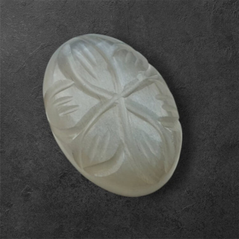 Kamień księżycowy szary kaboszon carving 19x14 mm nr 119 Kamień księżycowy szary kaboszon carving 19x14 mm nr 119
