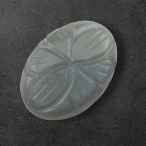 Kamień księżycowy szary kaboszon carving 19x14 mm nr 146 Kamień księżycowy szary kaboszon carving 19x14 mm nr 146