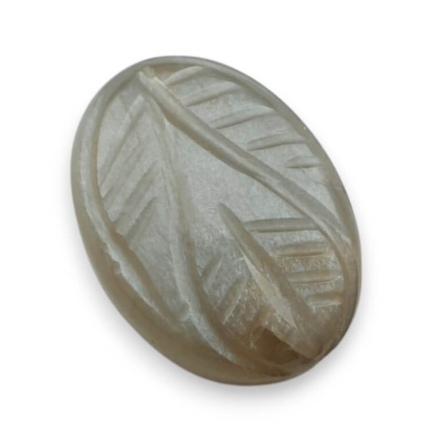 Kamień księżycowy szary kaboszon carving 20x15 mm nr 184 Kamień księżycowy szary kaboszon carving 20x15 mm nr 184