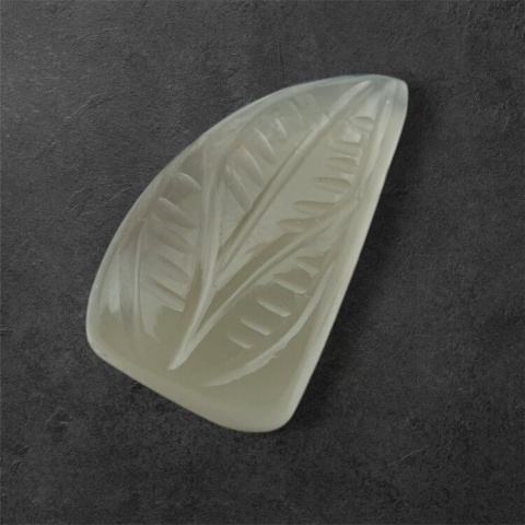 Kamień księżycowy szary kaboszon carving 22x13 mm nr 131 Kamień księżycowy szary kaboszon carving 22x13 mm nr 131